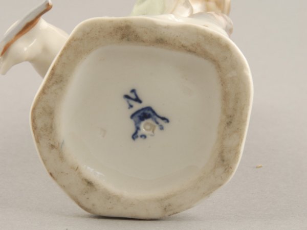 A Ginori/Capo-di-Monte Porcelain Figure of a cheru - 3