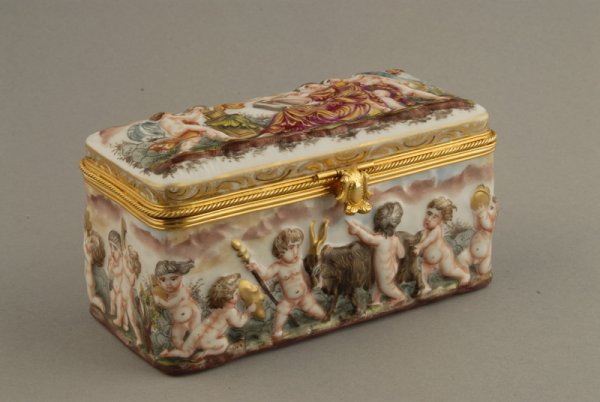A Capo-di-Monte Lidded Box, mounted in gilt metal - 5