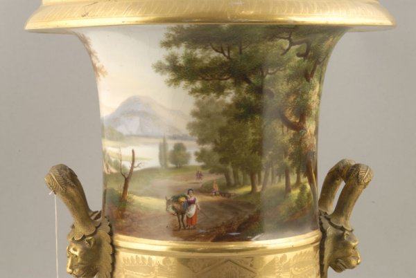 A Pair of Old Paris Campagna Urns, painted with pa - 10