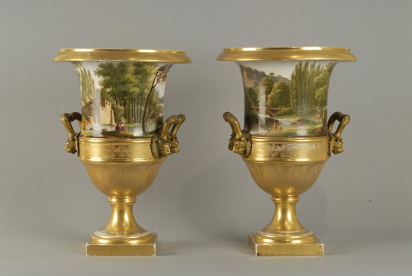 A Pair of Old Paris Campagna Urns, painted with pa - 2