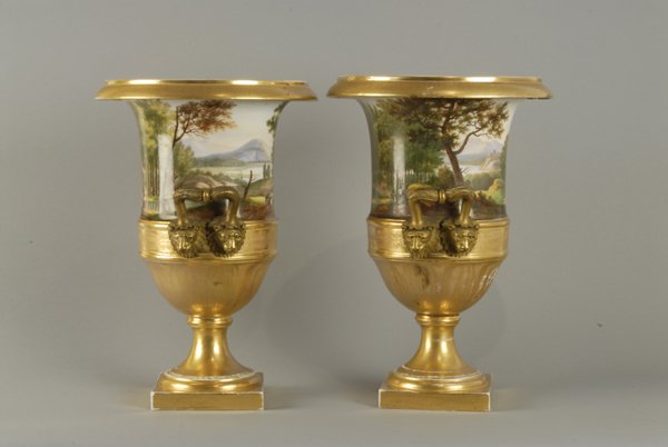 A Pair of Old Paris Campagna Urns, painted with pa - 3