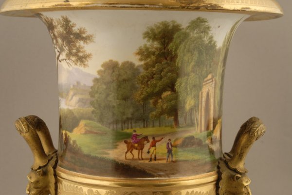 A Pair of Old Paris Campagna Urns, painted with pa - 8