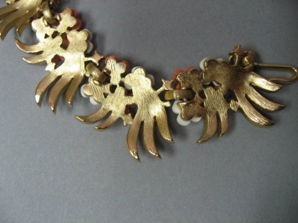 Floral Faux Coral and Gold Metal Necklace - 2