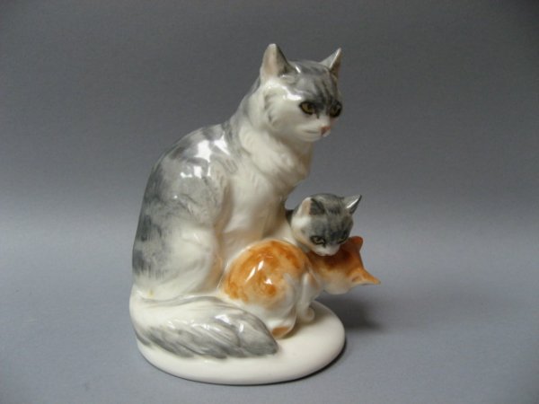 Boehm Figure of Cat and Two Kittens,