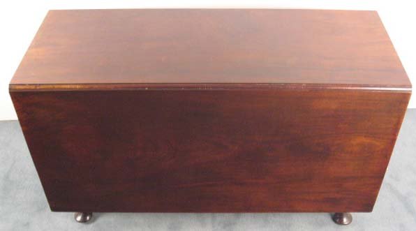 A George II/George III Drop Leaf Table, - 2