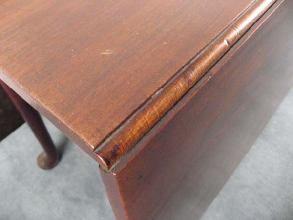 A George II/George III Drop Leaf Table, - 4