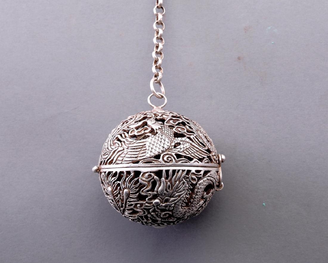 HANGING PATTERN WHITE BRONZE INCENSE BALL: Hanging pattern white bronze incense ball: Diameter 5.3cm, Overall length 18cm, Weight 91g