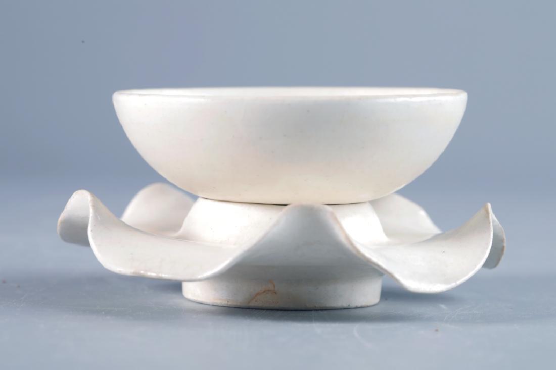 XING KILN WHITE GLAZE PETAL SHAPED CUP AND SAUCER (1 of 10)