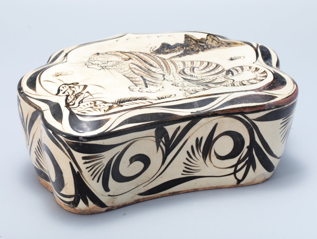 white glazed and brown colored Cizhou Kiln tiger grain (1 of 10)