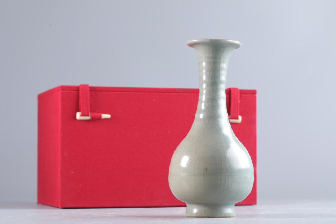 Longquan Kiln long neck bottle (1 of 11)