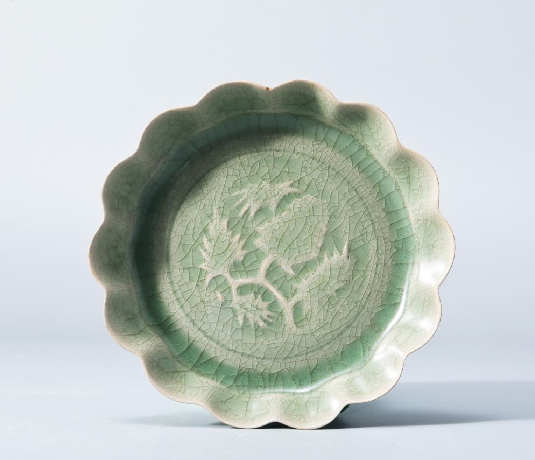 Longquan Kiln floral print ruffle-lip plate (1 of 6)