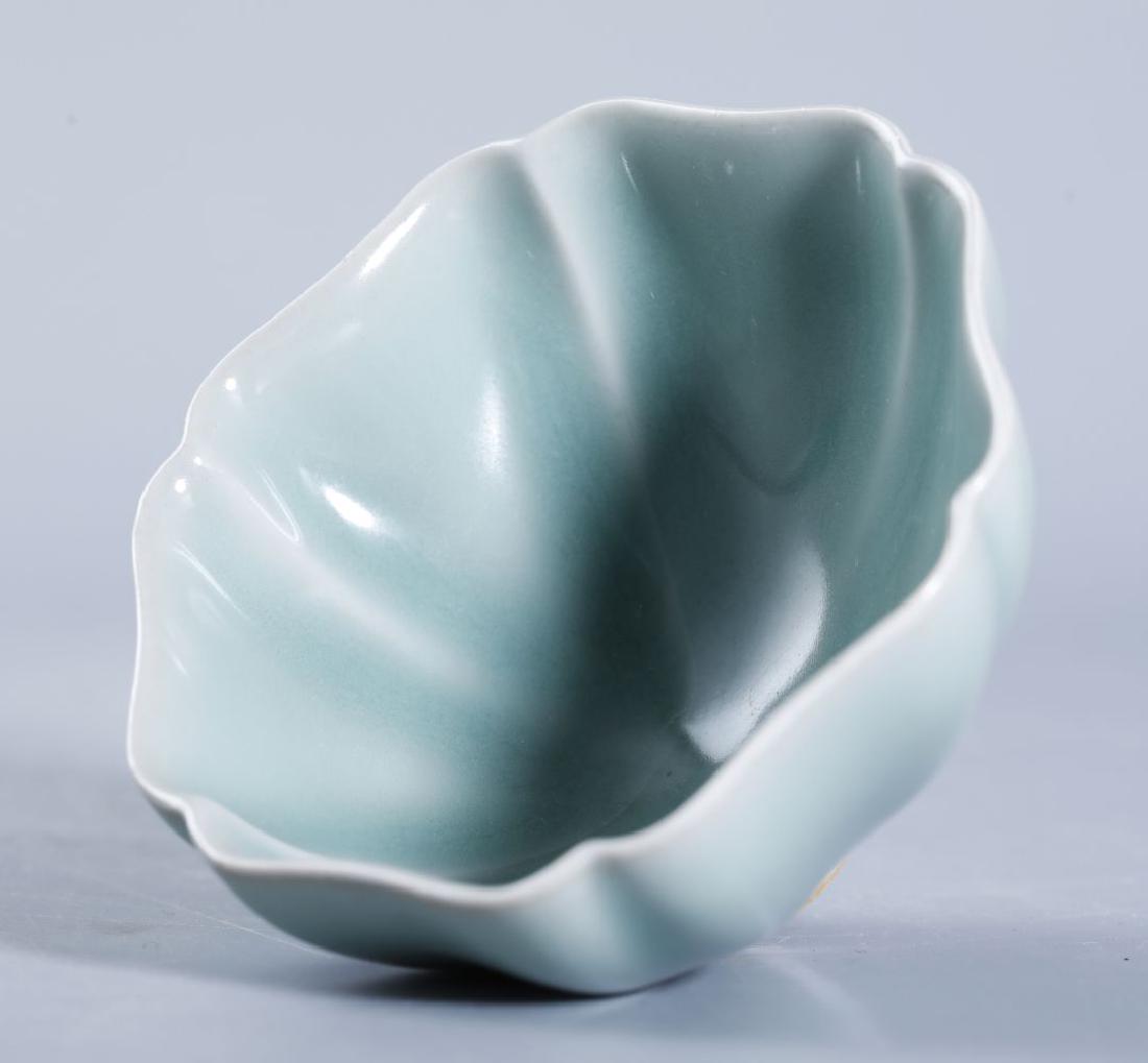 LONGQUAN KILN HEXAGONAL FLOWER MOUTH CUP (1 of 10)