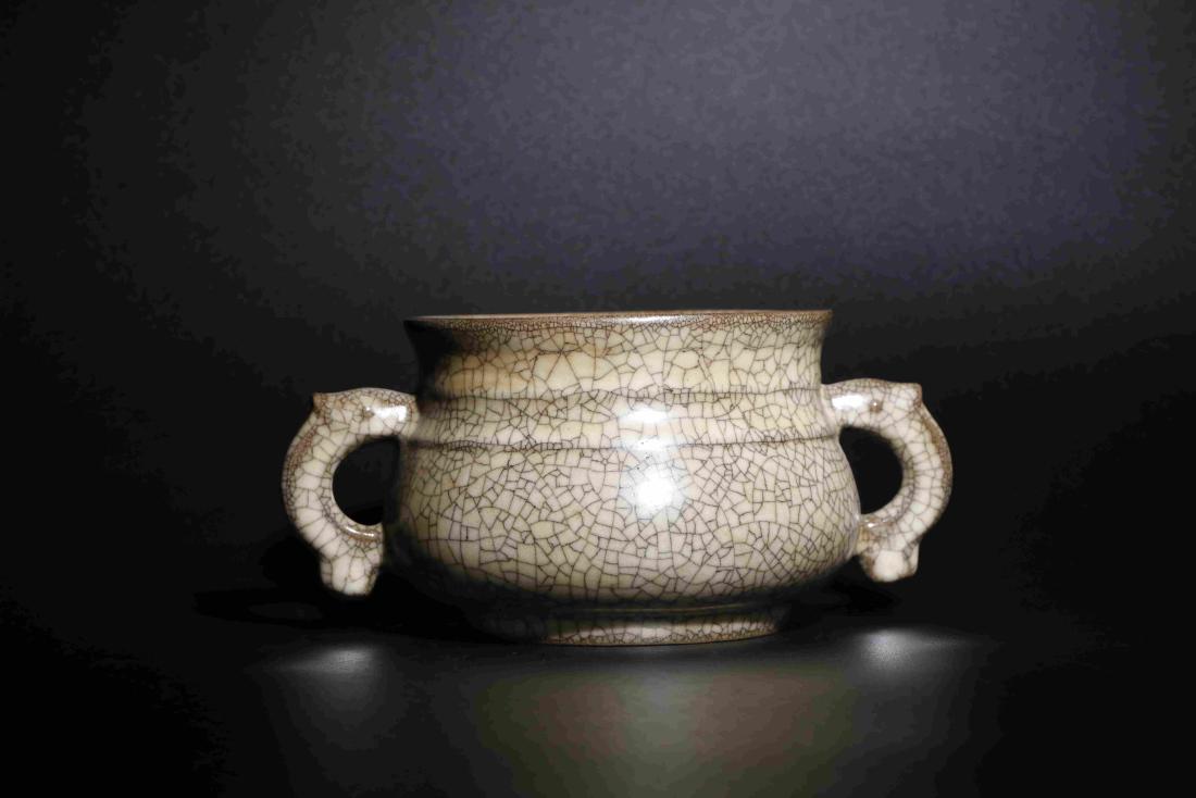GUAN KILN DOUBLE EAR CENSER (1 of 6)