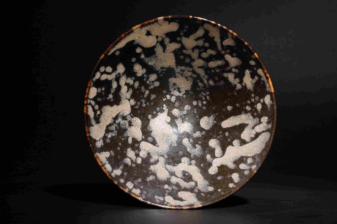 JIZHOU KILN BLACK GLAZED CUP WITH WHITE SPOT (1 of 5)