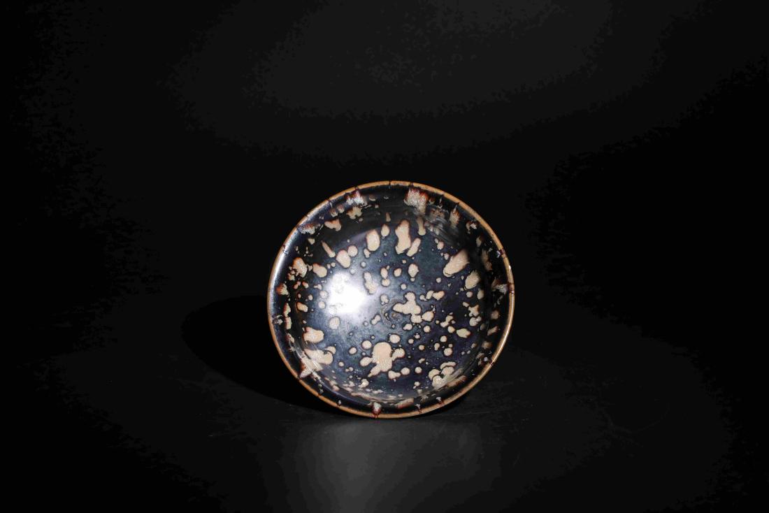 JIZHOU KILN BLACK GLAZED CUP WITH HAWKSBILL (1 of 7)