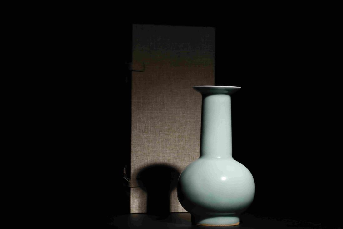 LONGQUAN KILN HANDICAP BOTTLE (1 of 7)