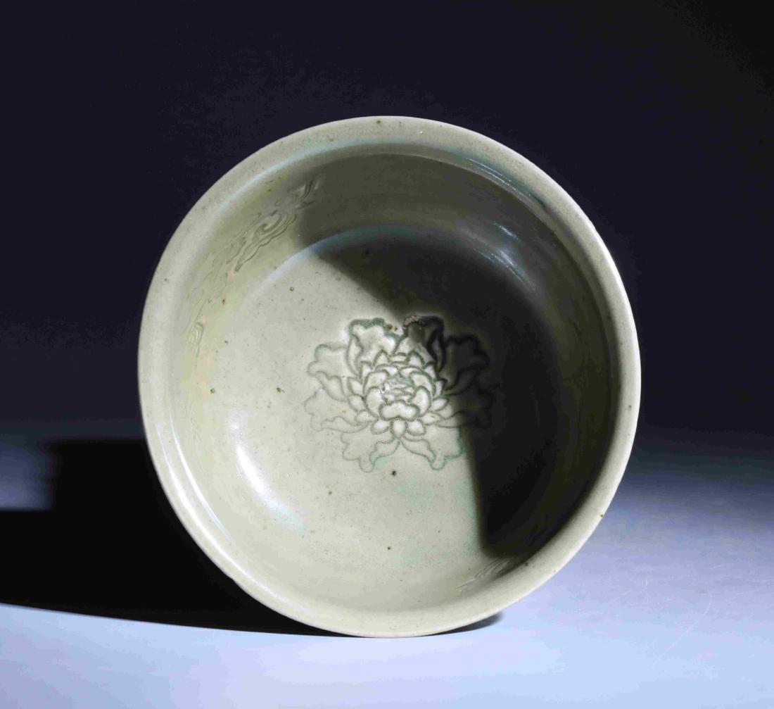 LONGQUAN KILN ENGRAVED FLOWER SMALL BOWL (1 of 6)