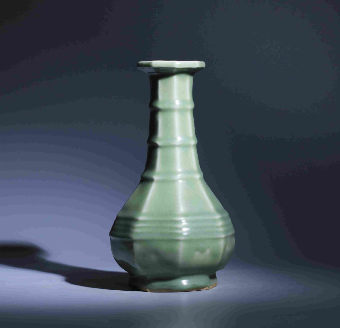 LONGQUAN KILN HORIZONTAL-STRING-LINED BOTTLE (1 of 6)