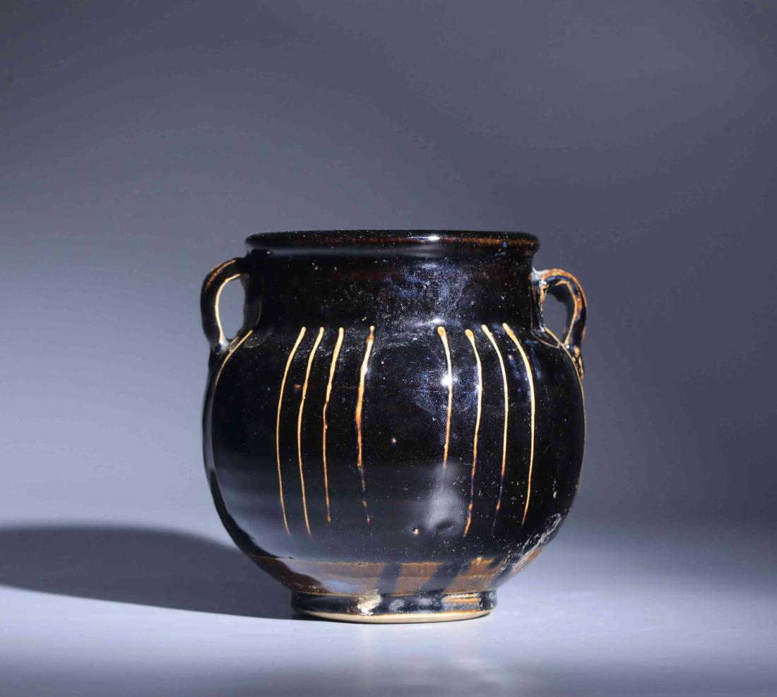 CIZHOU KILN BLACK GLAZED DOUBLE EARED POT (1 of 6)