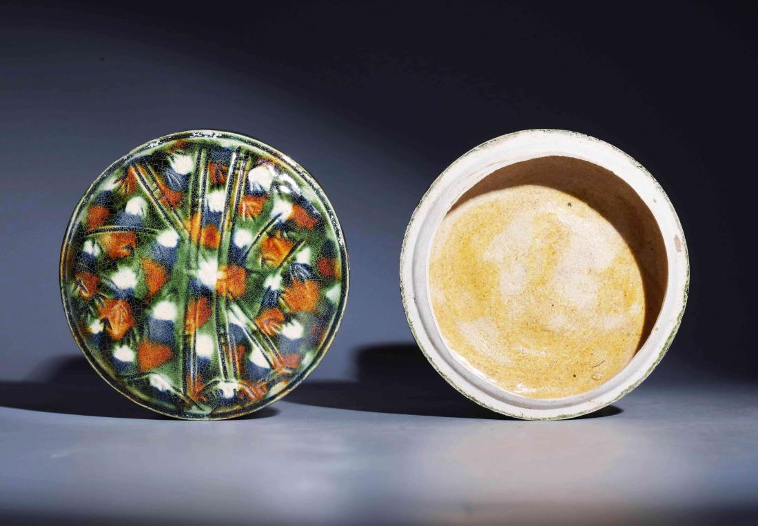 THREE COLORED TONER CASE: Three colored toner case. Height: 4cm Diameter: 8.5cm