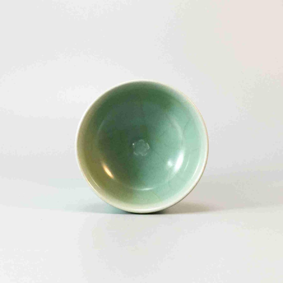 LONGQUAN KILN FLOWER PATTERNED SMALL CUP (1 of 8)