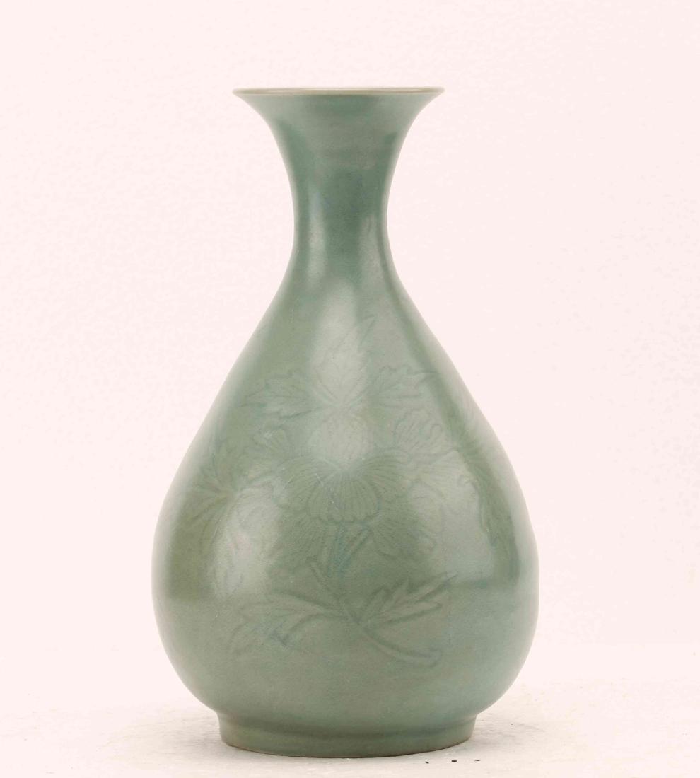 11TH CENTURY KOREAN JADE VASE: 11th Century Korean Jade Vase. Height: 25cm Diameter: 15cm
