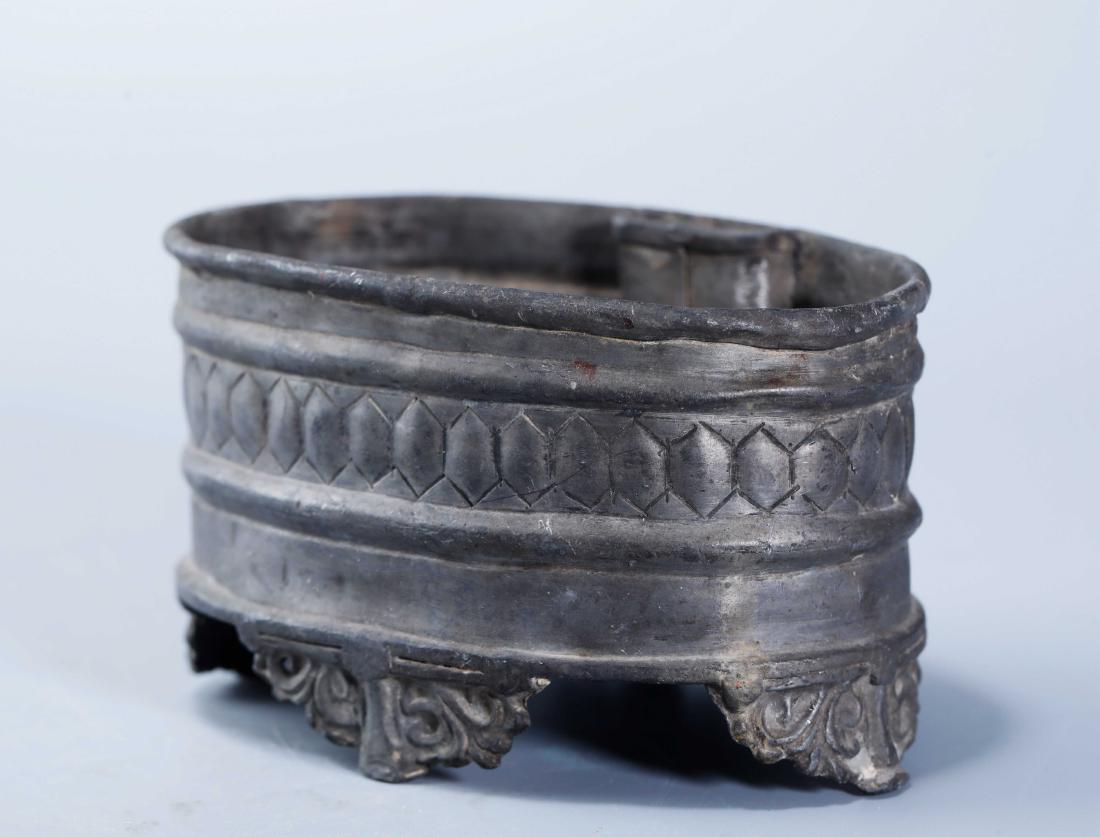IRON THREE LEGGED CENSER: Iron three legged censer. Height: 6.3cm Weight: 259g