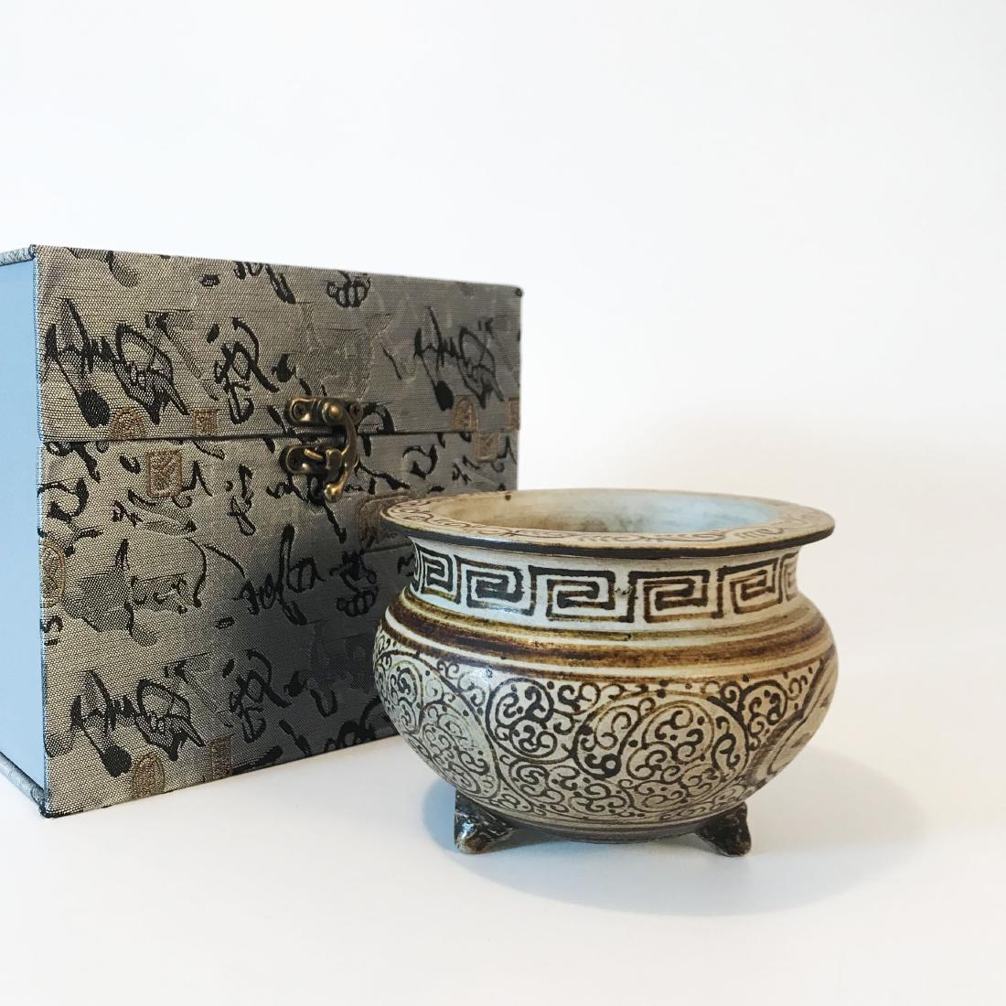JIZHOU KILN GRASS PATTERNED THREE LEGGED CENSER: Jizhou kiln grass patterned three legged censer. Height: 8.8cm Diameter: 11.7cm