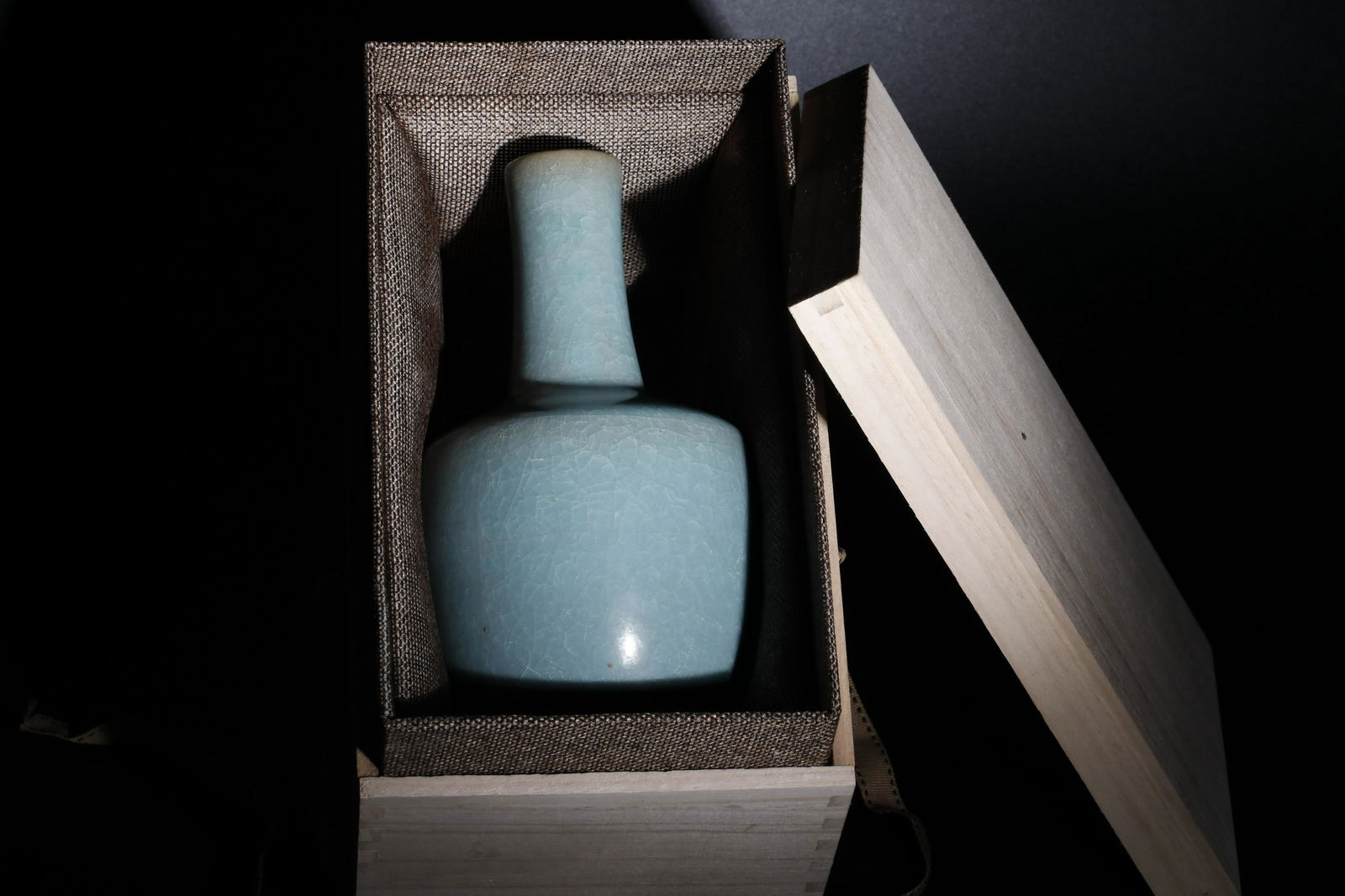 A Ru Kiln Celadon Vase (1 of 6)