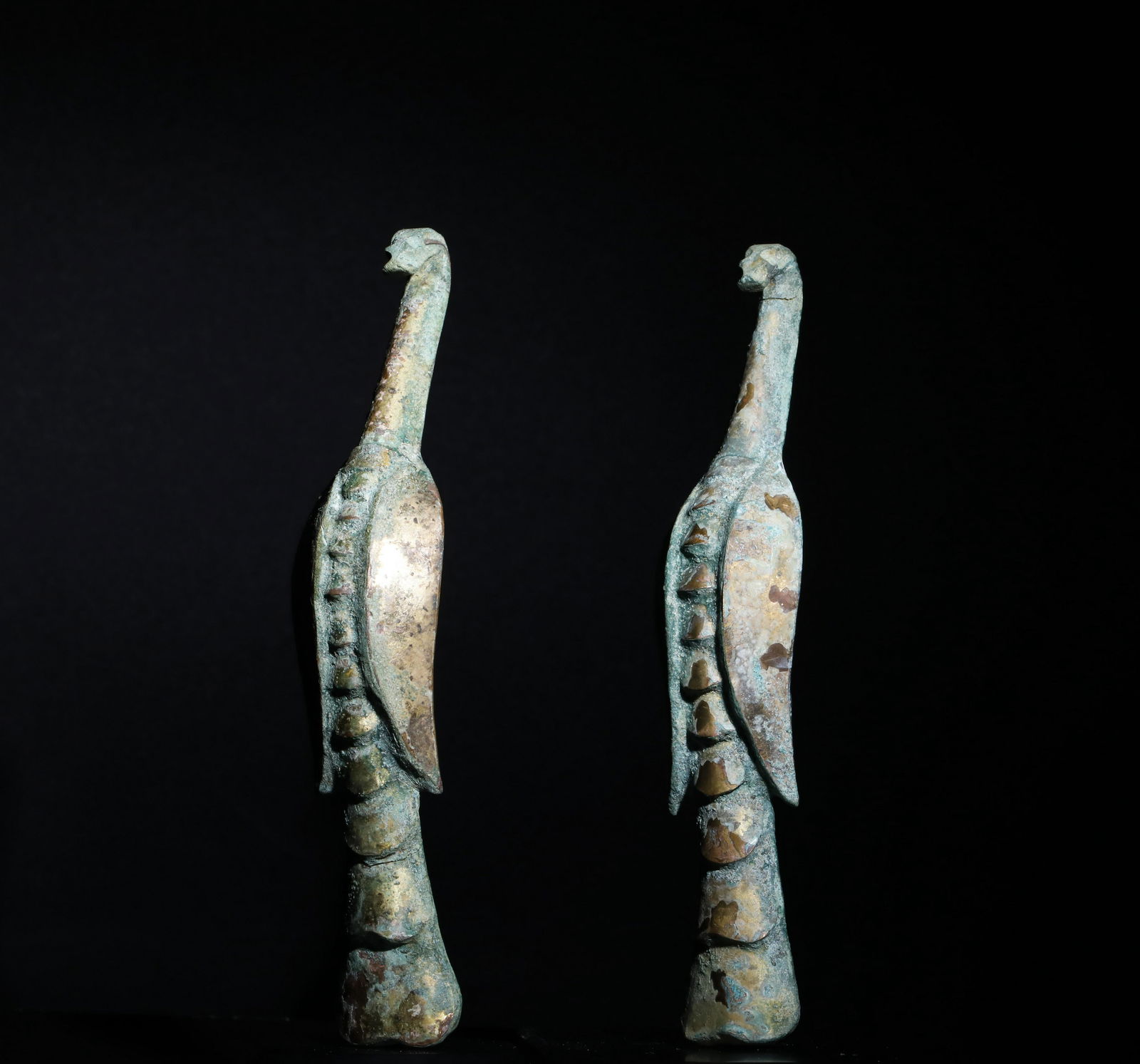 A Pair of Gilded Bronze Bird-form Belt Hook (1 of 6)