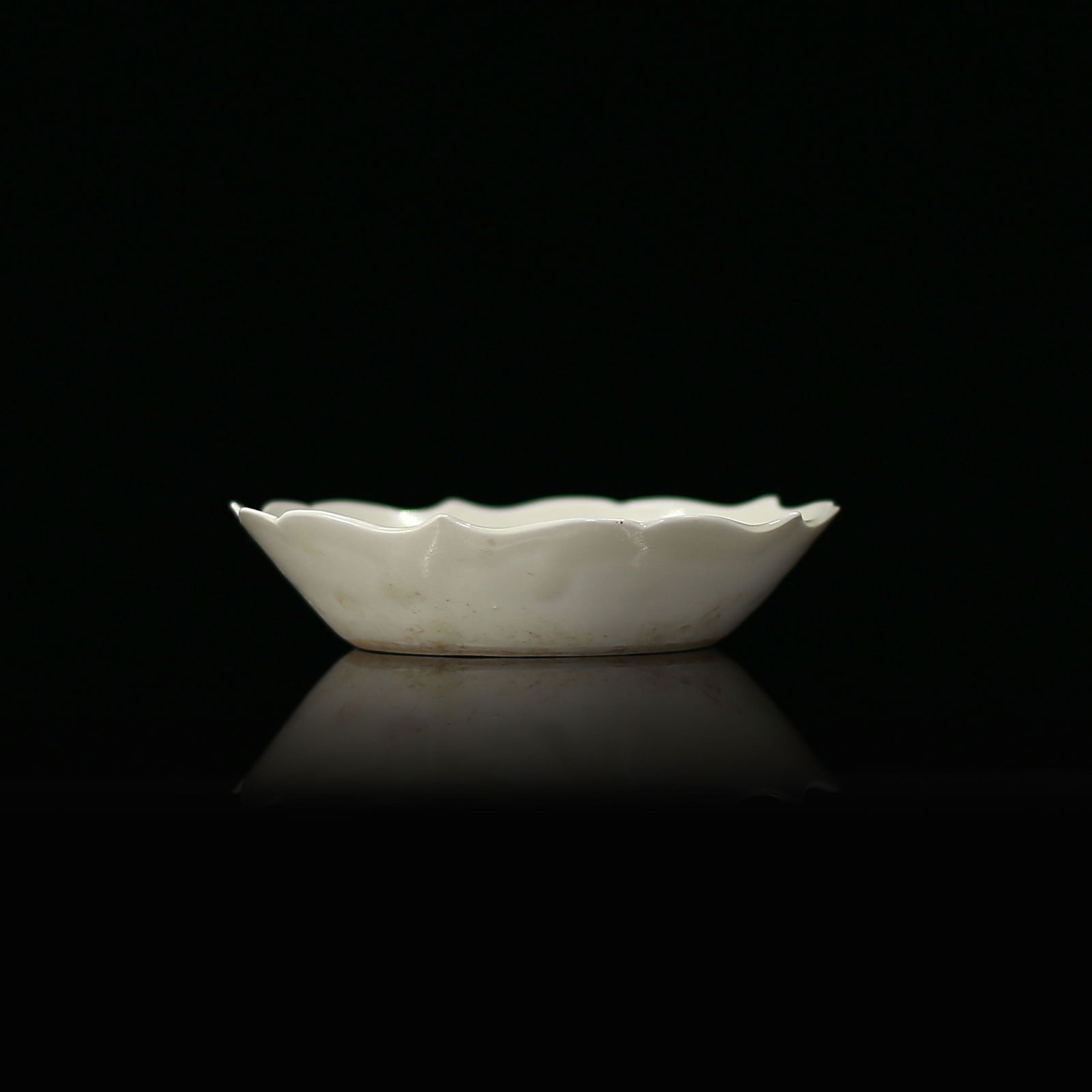 A Xing Type Lobed Dish (1 of 5)