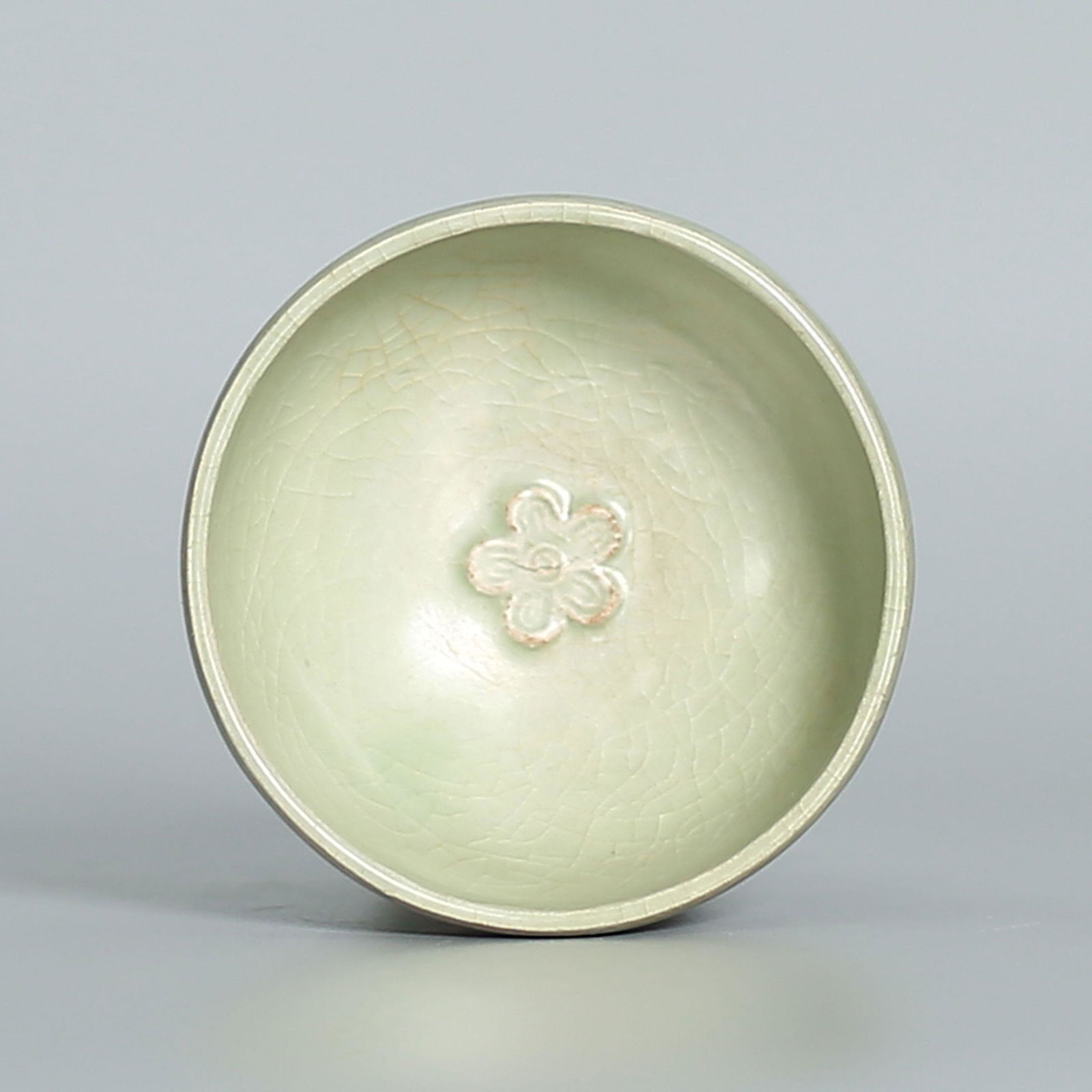 A Longquan Celadon Glazed Tea Bowl (1 of 5)