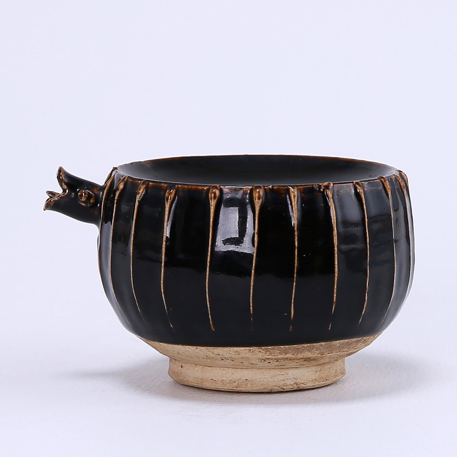 Cizhou kiln black glaze line inkstone: high:7.6cmï¼Œwidthï¼š13.1cm