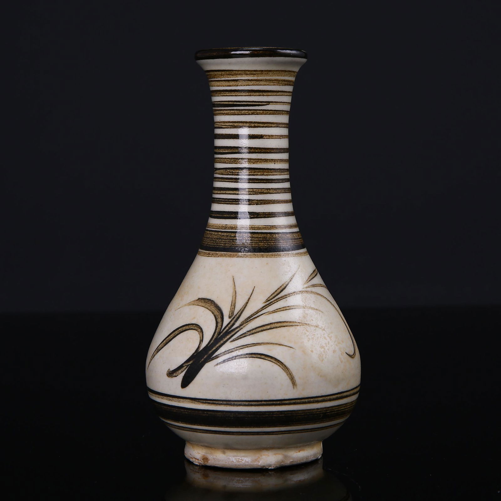 Cizhou Kiln White Glazed Black Flower Jade Pot Spring (1 of 6)