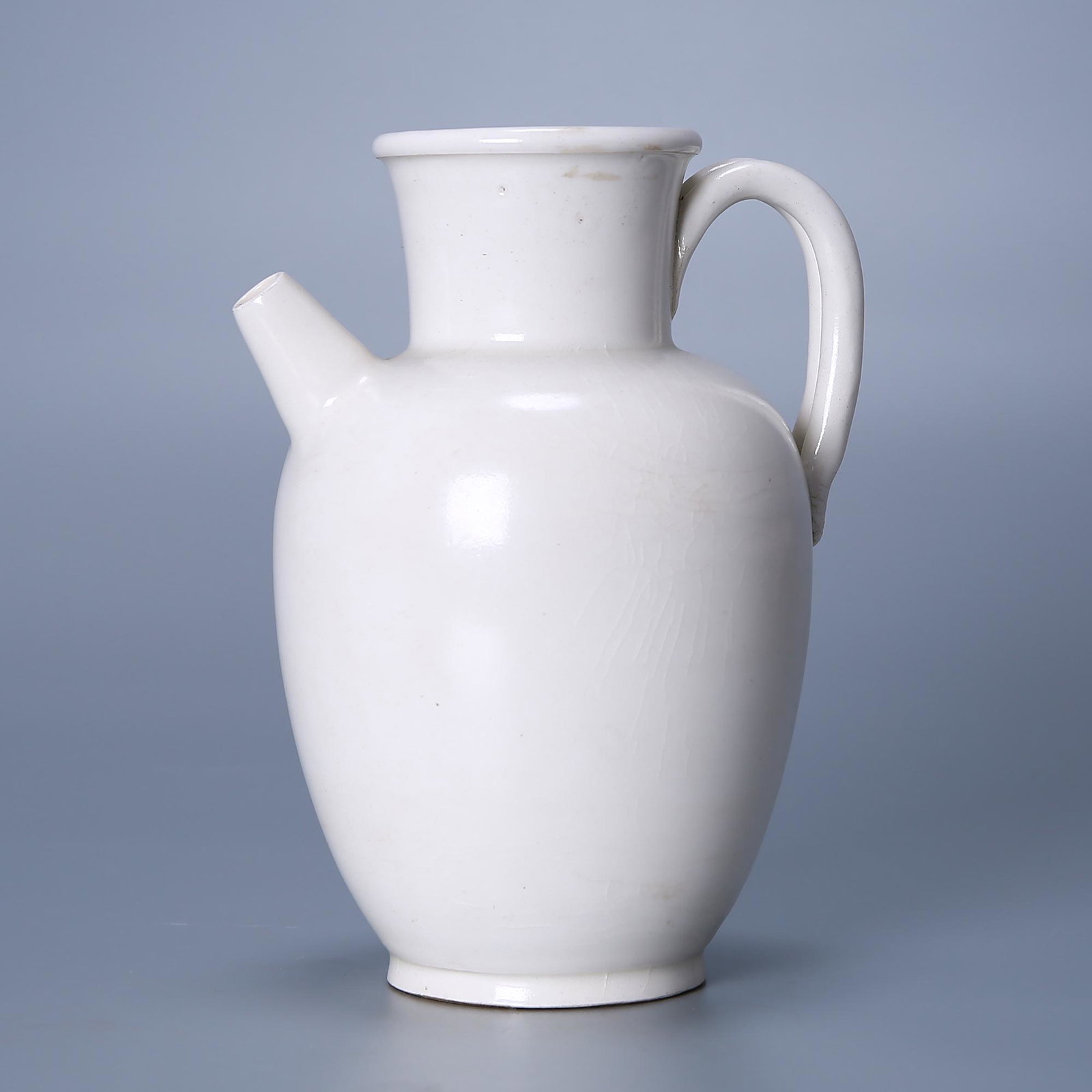 Five Dynasties Xing Kiln White Glazed Pot (1 of 8)