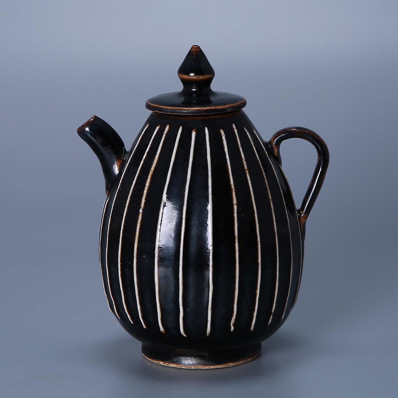 Song Dynasty Zibo Kiln Black Glazed Pear Shaped Pot: heightï¼š17.1cmï¼Œwidthï¼š13.3cm