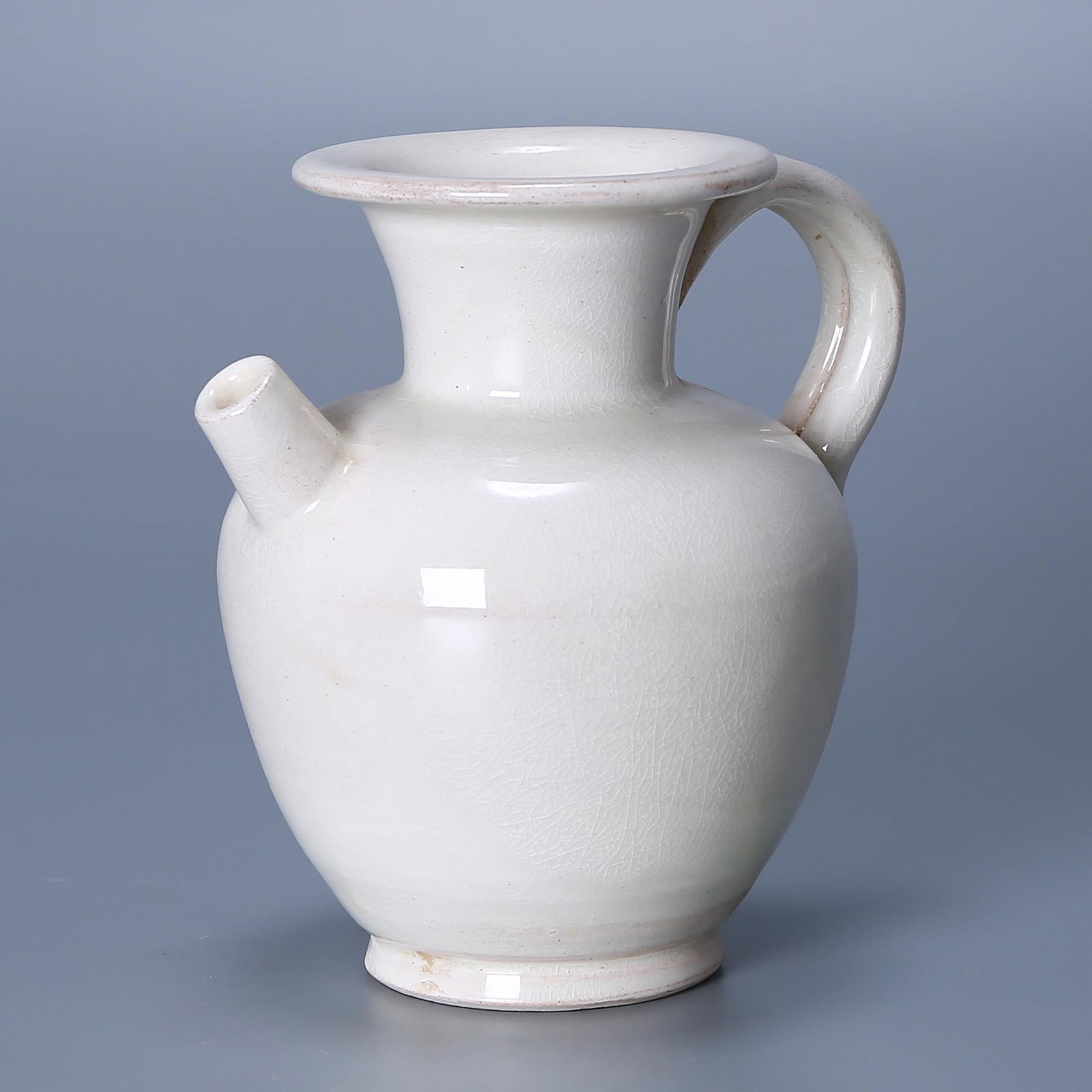 Five Dynasties Xing Kiln White Glazed Pot (1 of 8)