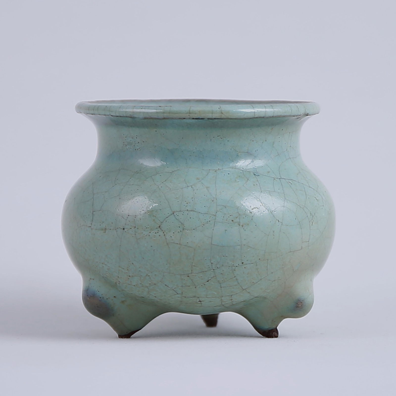 Jun kiln moon white glazed three-legged furnace (1 of 5)