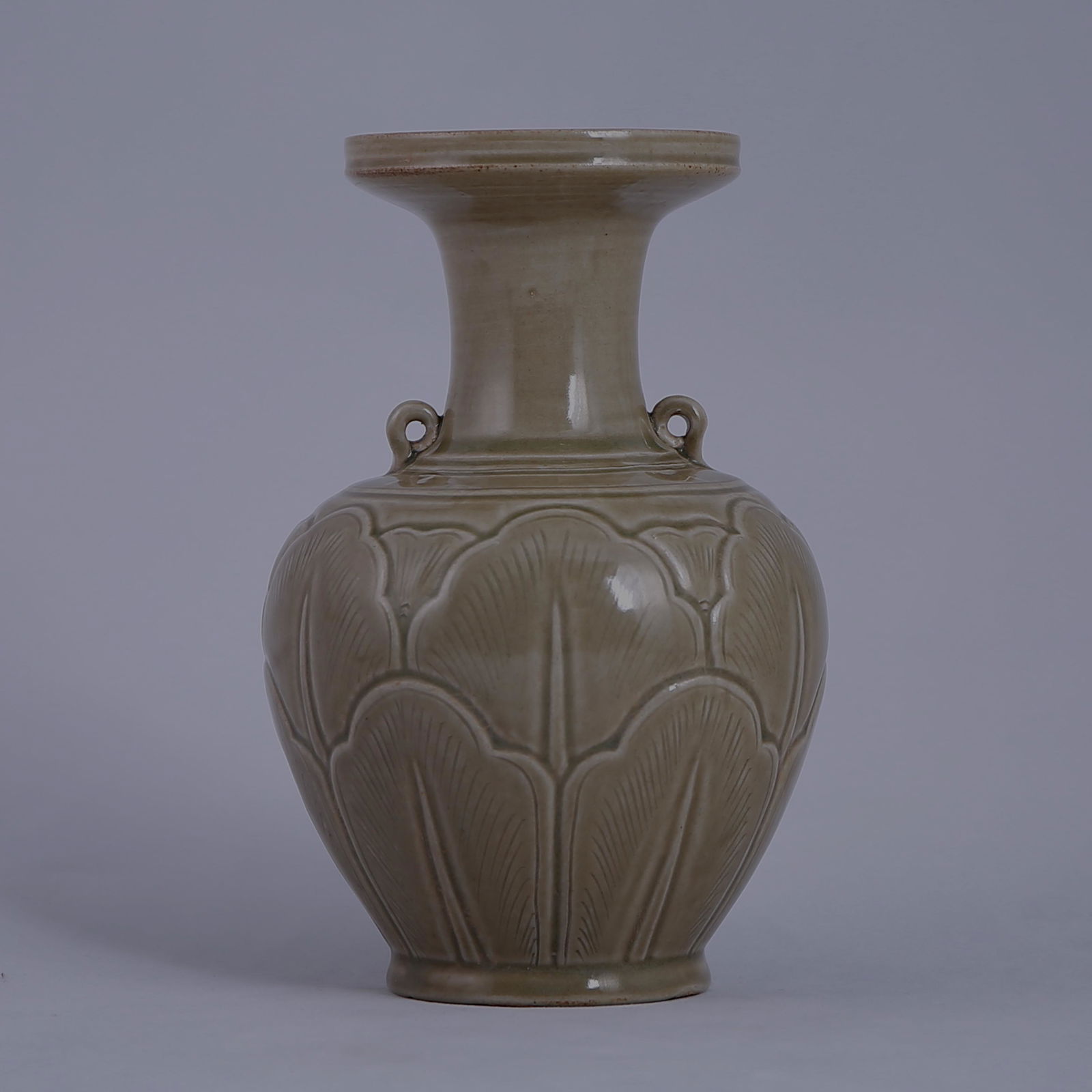 Yue kiln celadon engraved double series bowl mouth vase (1 of 5)