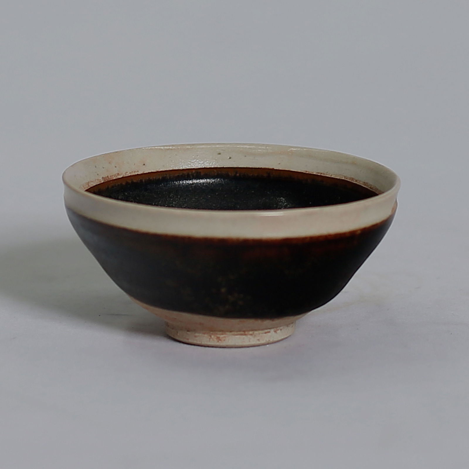 Ganzhou kiln black glaze white belly round cup (1 of 6)