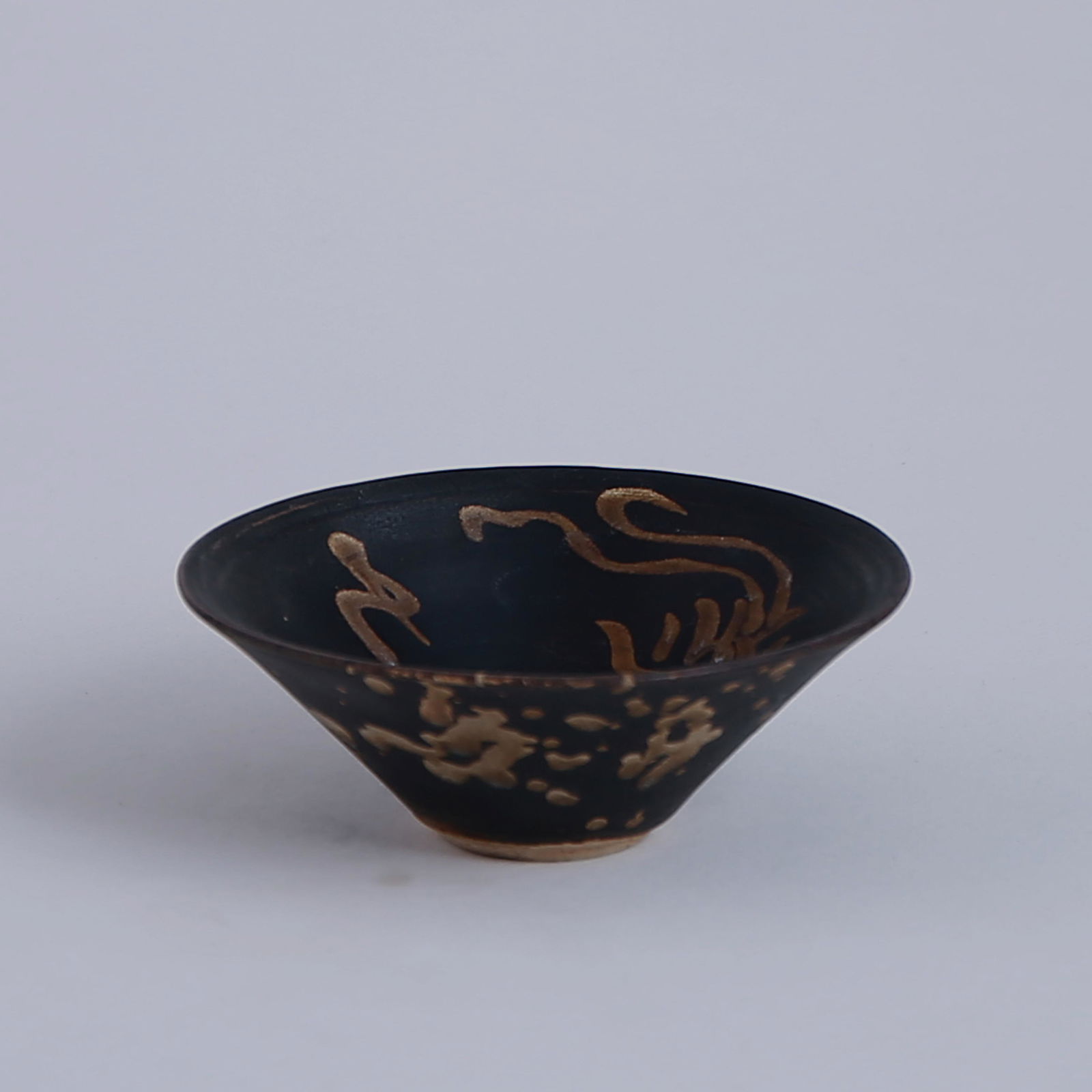 Jizhou kiln black-glazed phoenix pattern cupola (1 of 5)