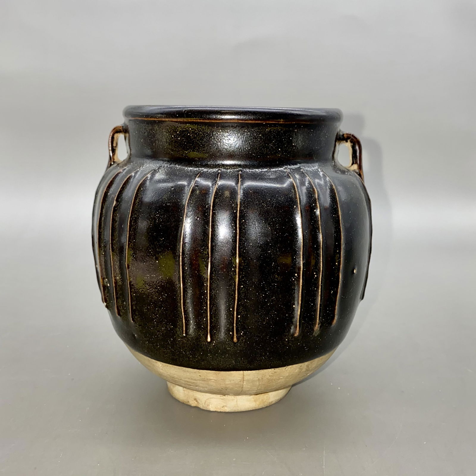 Song Jianzhou kiln black glaze double-ear ribbed jar (1 of 4)