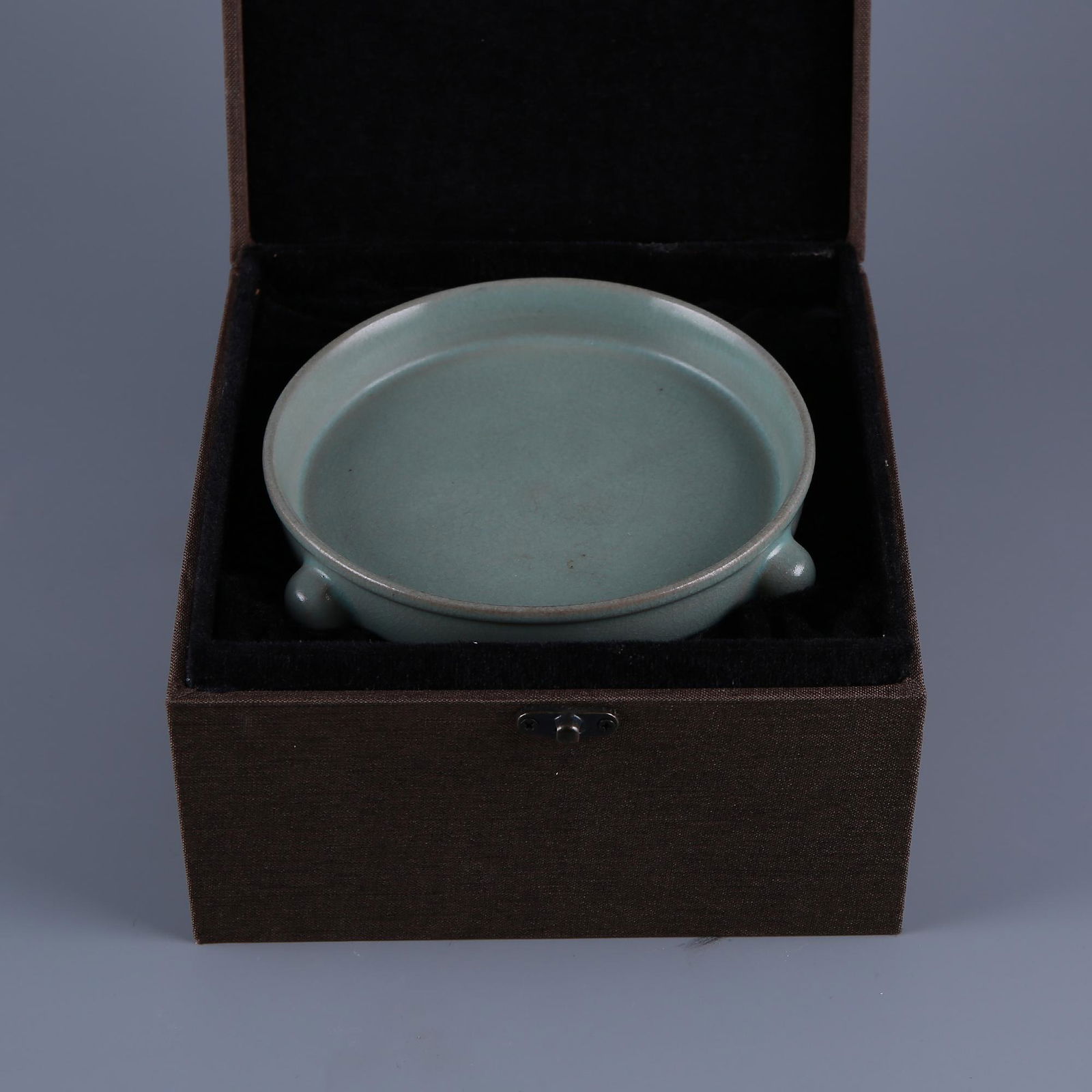 Song Dynasty Ru kiln sky celadon glaze wash with (1 of 8)