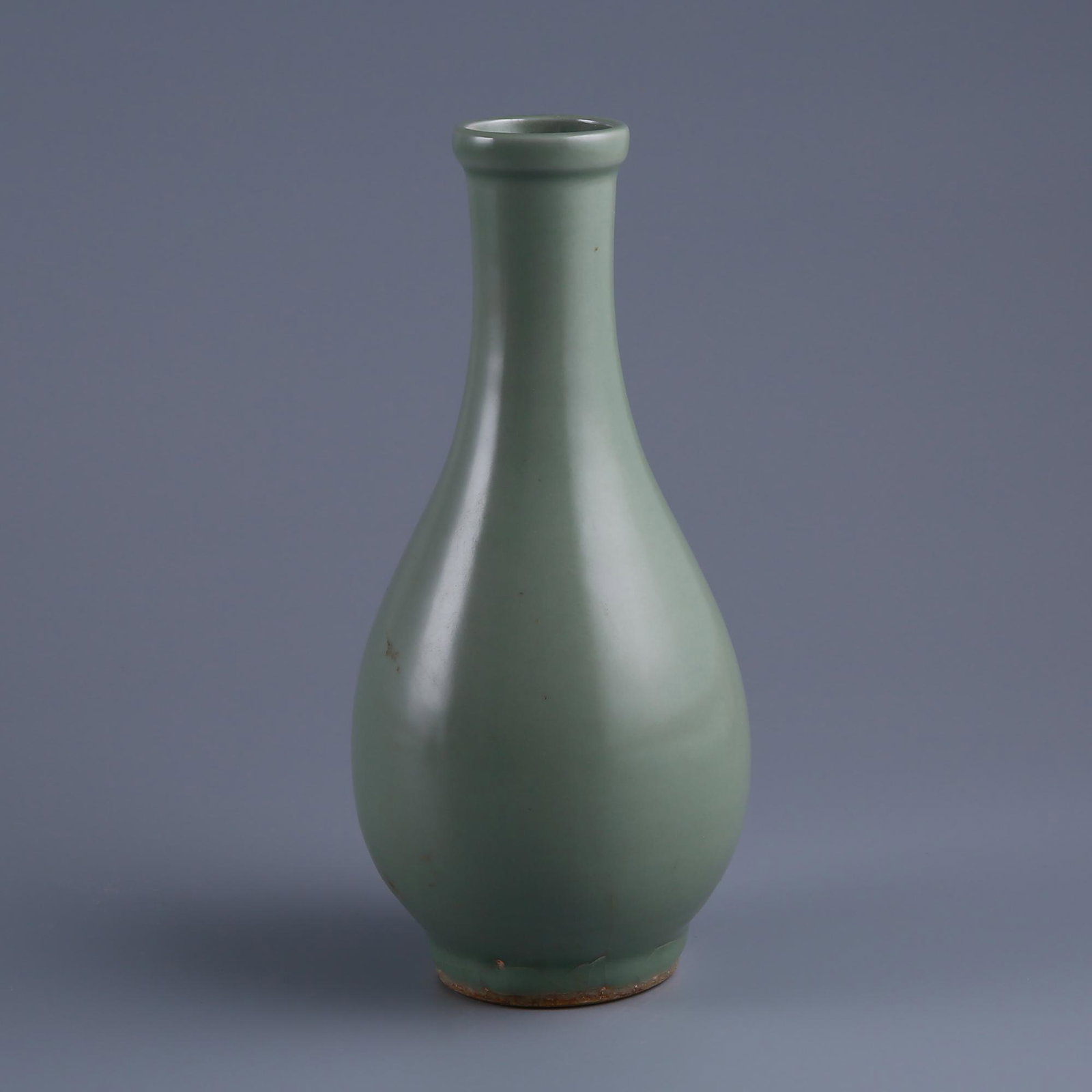 Song Dynasty Longquan Kiln Celadon Flask: H:21.2cm, W:10.1cm, Diam.of mouth:4.2cm