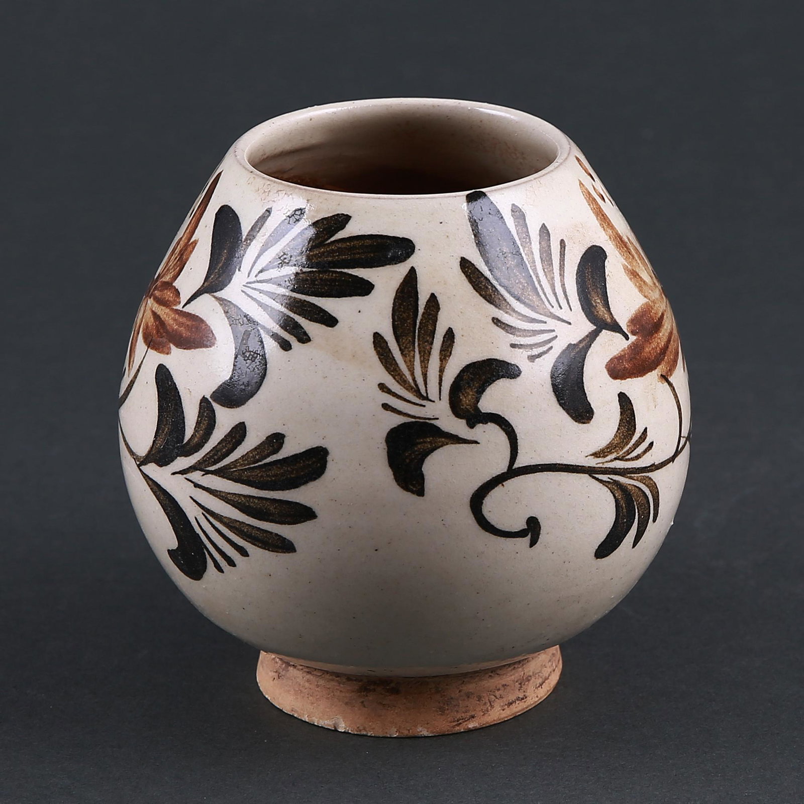 Cizhou Kiln White Ground Black Flower Brown Color: H:10.8cm,W:11.1cm,Diam.of mouth:6.6cm