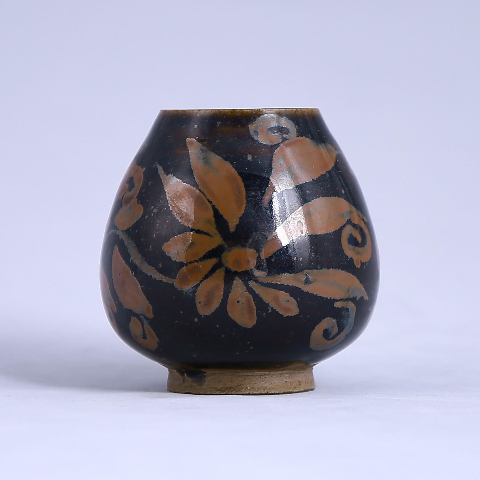 Cizhou kiln black glaze rust flower chicken heart pot: H:8.7cm,Diam.of mouth:4.9cm,W:8.8cm