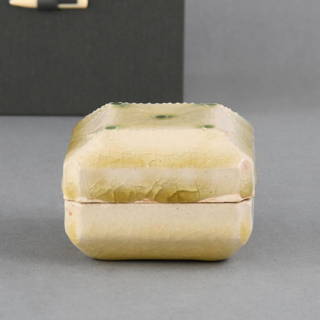 AN UNUSUAL CELADON SQUARE BOX AND COVER (1 of 8)