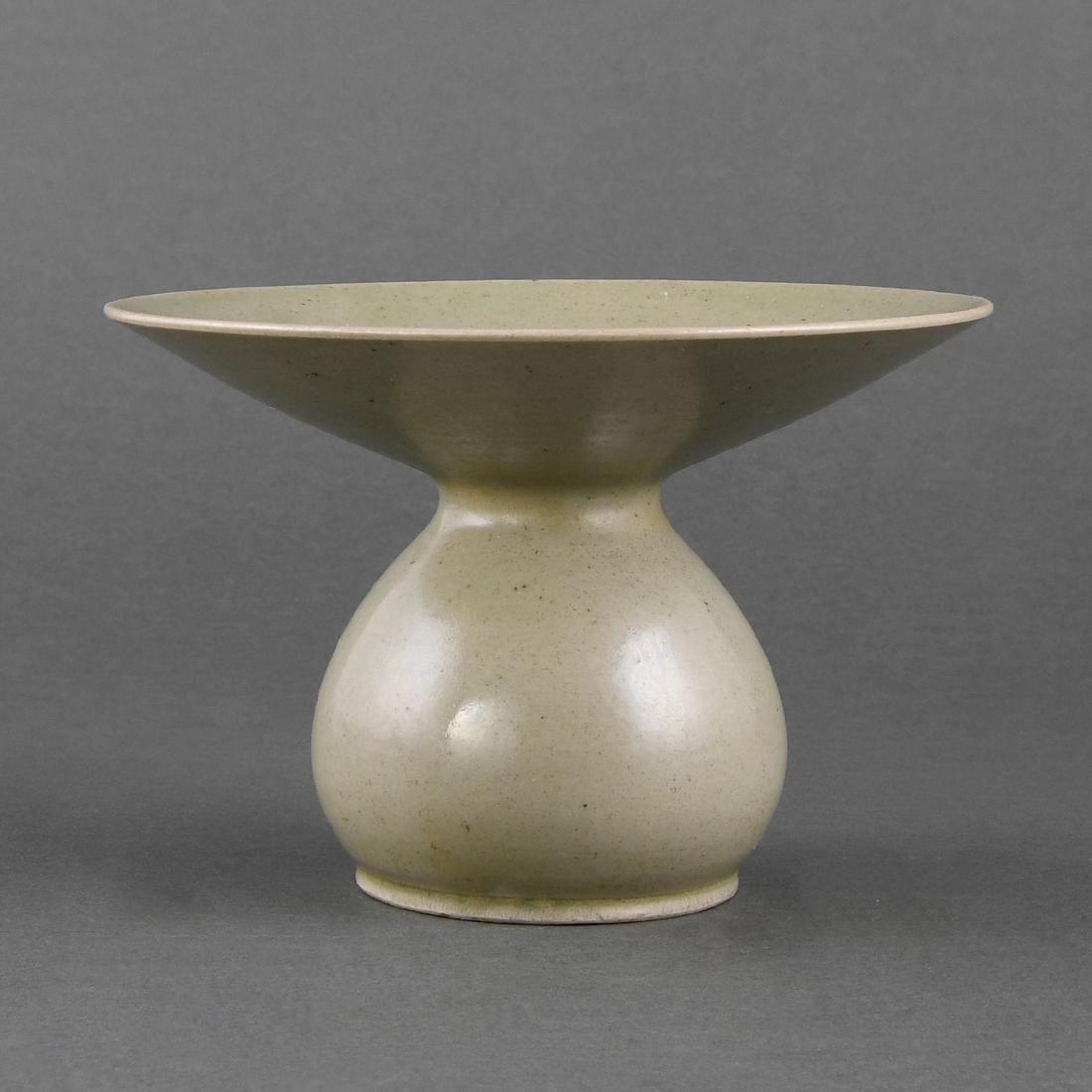 A RARE 'YUE' CELADON-GLAZED ZHADOU (1 of 8)