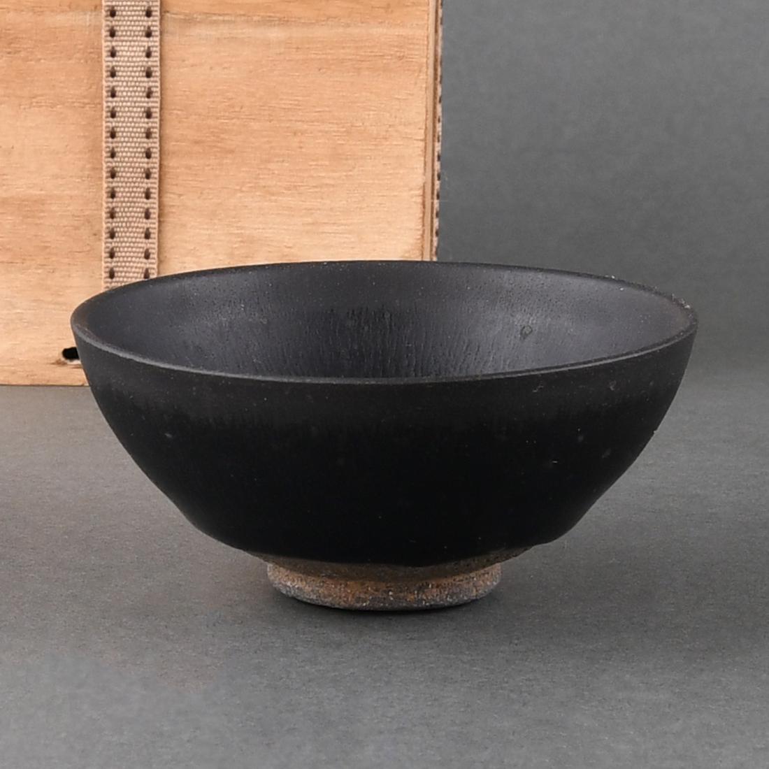 A JIAN BLACK-GLAZED 'HARE'S FUR' TEABOWL: A JIAN BLACK-GLAZED 'HARE'S FUR' TEABOWLH:4.4cm,Dia:9.3cm