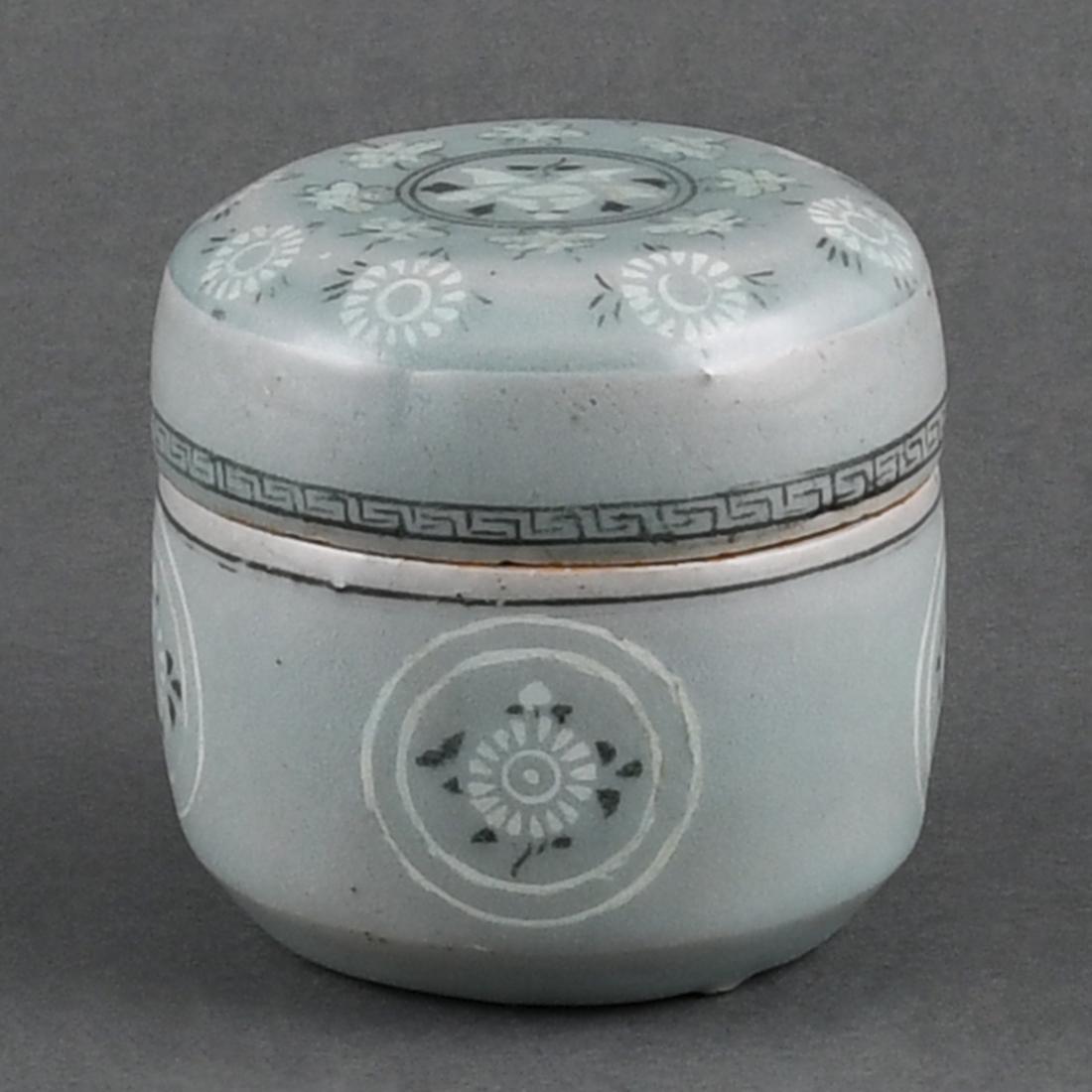 A KOREAN SLIP-INLAID CELADON BOX AND COVER (1 of 7)